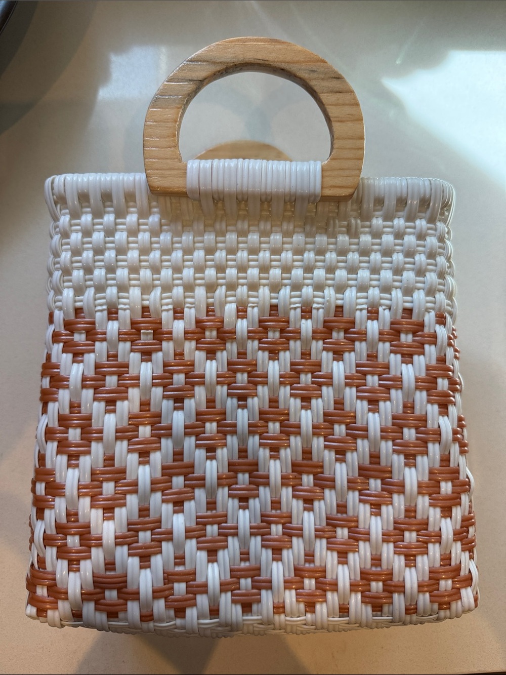 Mexi Mexi Small woven handbag, . 
White & caramel handwoven 🌴 recycled plastic